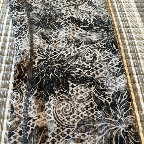 Lululemon Athletica Black and Gray Patterned Capris - Picture 2 of 7